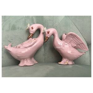 Vintage ceramic Swan? Geese? Salt & Pepper Shakers. Beautifully Hand painted.